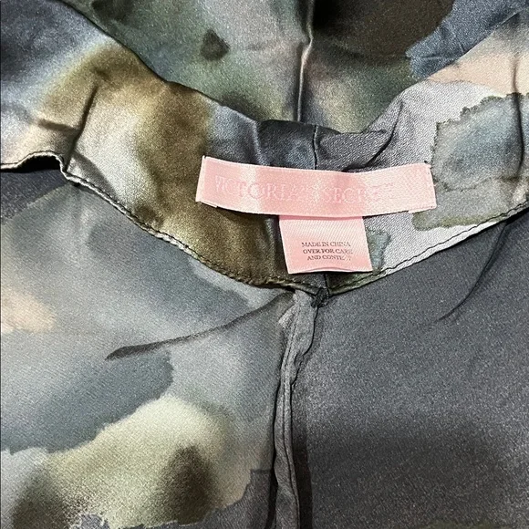 Elegant Watercolor Satin Dress - Picture 4 of 5